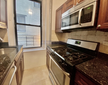 250 Fort Washington Avenue - Photo Thumbnail 2
