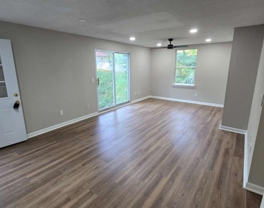 3025 Mangum Drive - Photo Thumbnail 2