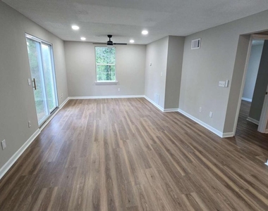 3025 Mangum Drive - Photo Thumbnail 8