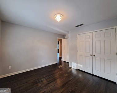 2242 Lenox Walk Ne - Photo Thumbnail 35