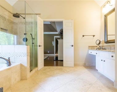2242 Lenox Walk Ne - Photo Thumbnail 3