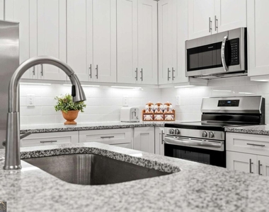 2025 W Iris Drive Se - Photo Thumbnail 9