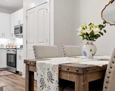 2025 W Iris Drive Se - Photo Thumbnail 12