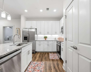 2025 W Iris Drive Se - Photo Thumbnail 4