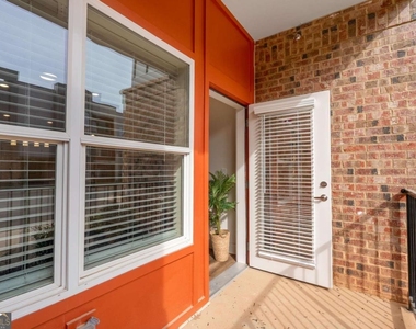 2025 W Iris Drive Se - Photo Thumbnail 11