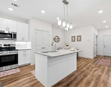 2025 W Iris Drive Se - Photo Thumbnail 3