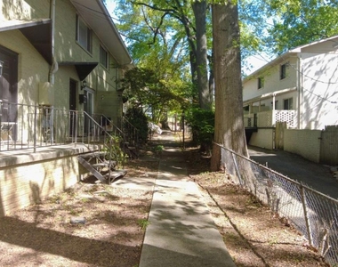 411 Tenth Street Ne - Photo Thumbnail 1