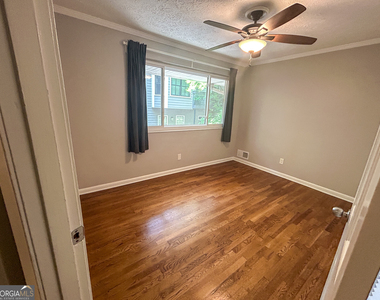 411 Tenth Street Ne - Photo Thumbnail 20