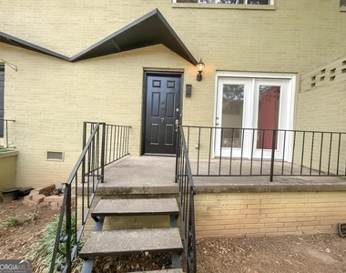 411 Tenth Street Ne - Photo Thumbnail 2