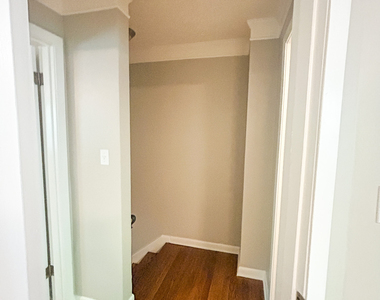 411 Tenth Street Ne - Photo Thumbnail 23