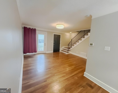 411 Tenth Street Ne - Photo Thumbnail 6