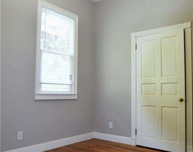 242 Dodd Avenue Sw - Photo Thumbnail 4