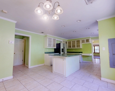 1005 Seminole Trail - Photo Thumbnail 22
