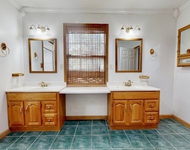 1005 Seminole Trail - Photo Thumbnail 14