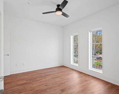 456 Flat Shoals Avenue Se - Photo Thumbnail 9