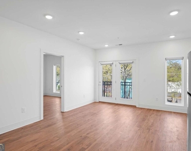 456 Flat Shoals Avenue Se - Photo Thumbnail 6