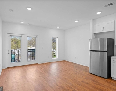 456 Flat Shoals Avenue Se - Photo Thumbnail 5