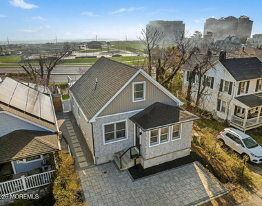 427 Hoyt Street - Photo Thumbnail 5