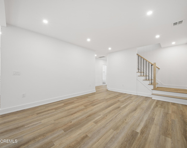 427 Hoyt Street - Photo Thumbnail 17