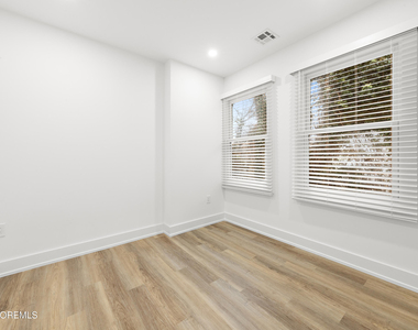 427 Hoyt Street - Photo Thumbnail 18