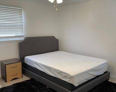 17 Clarence Avenue - Photo Thumbnail 16