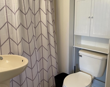 17 Clarence Avenue - Photo Thumbnail 13