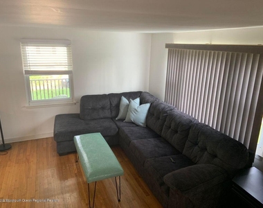 17 Clarence Avenue - Photo Thumbnail 10