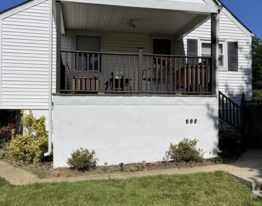17 Clarence Avenue - Photo Thumbnail 4