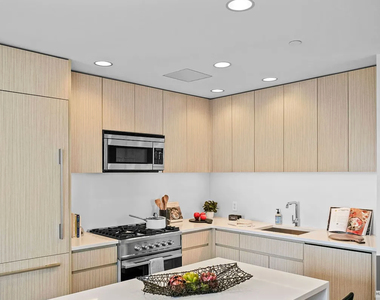 West 67th Street - Photo Thumbnail 1