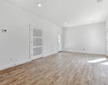 3060 W Crawford Street - Photo Thumbnail 10