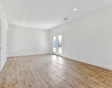 3060 W Crawford Street - Photo Thumbnail 11