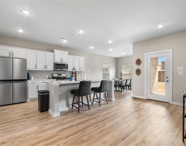 797 Vineyard Way - Photo Thumbnail 11