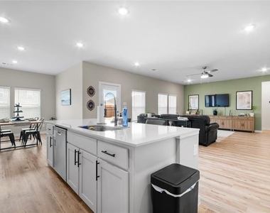 797 Vineyard Way - Photo Thumbnail 14