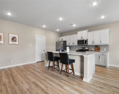 797 Vineyard Way - Photo Thumbnail 10