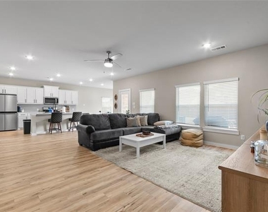 797 Vineyard Way - Photo Thumbnail 7