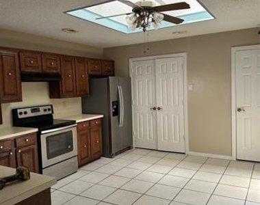2825 Stoneridge Drive - Photo Thumbnail 5