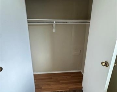 2825 Stoneridge Drive - Photo Thumbnail 12