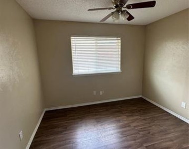 2825 Stoneridge Drive - Photo Thumbnail 11