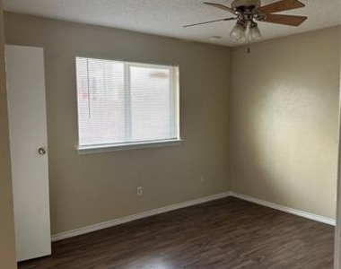 2825 Stoneridge Drive - Photo Thumbnail 14