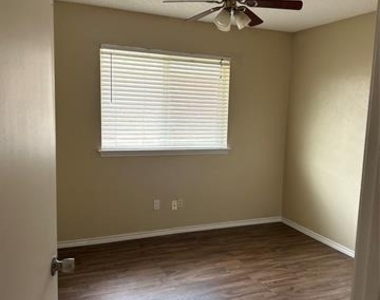2825 Stoneridge Drive - Photo Thumbnail 7