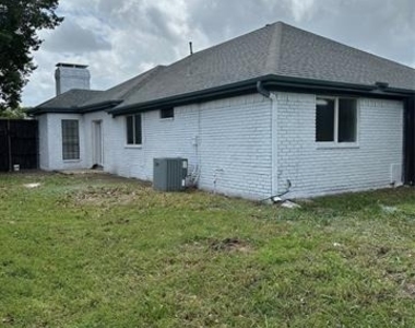 2825 Stoneridge Drive - Photo Thumbnail 6