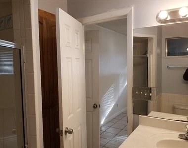 204 Woodlawn Drive - Photo Thumbnail 22