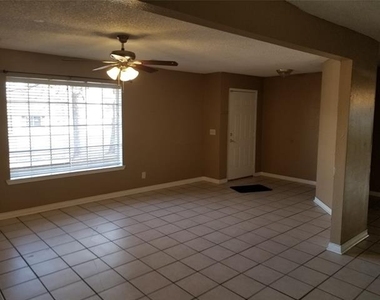 204 Woodlawn Drive - Photo Thumbnail 5