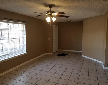 204 Woodlawn Drive - Photo Thumbnail 6
