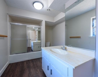 1915 Wendy Street - Photo Thumbnail 6