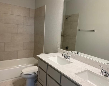 1702 Swayback Lane - Photo Thumbnail 18