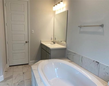 1702 Swayback Lane - Photo Thumbnail 15