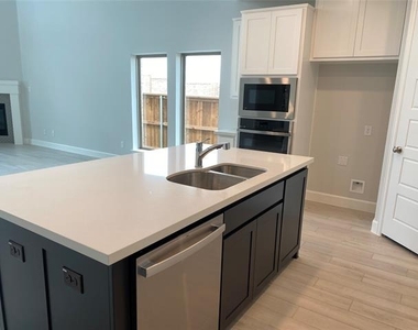 1702 Swayback Lane - Photo Thumbnail 8