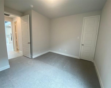 1702 Swayback Lane - Photo Thumbnail 17