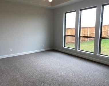 1702 Swayback Lane - Photo Thumbnail 12